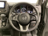 ハンドルにHondaセンシング系のクルーズコントロールやレーンキープアシストなどのスイッチと、オーディオの操作スイッチが装備されています。ハンドルから手を離さず安全に操作できます。