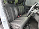 運転席のドアを開け、乗り込む際のイメージです。
