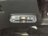 ハンドルの左下にETCがついています。高速道路の料金所の通過も楽々です!。 カードの取り出しもしやすい場所についています。