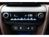 ★エアコンはオートタイプが装着済みです!オートモードにしておけば、車内温度を設定するだけで風の料や吹き出し口の切り替えを機械が行ってくれます!一年中快適な環境を作れますよ♪