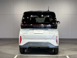 前・後方に車両や壁などの障害物がある場合、クルマが誤操作を察知して、衝突を未然に防ぎます。