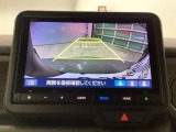 ルームミラーやサイドミラーだけではカバーできない、後方の視界を【リアカメラ】がサポートします。