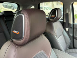 BOSEパーソナルプラスサウンドシステムは、8つの高性能スピーカーとヘッドレストに内蔵されたスピーカーを利用し、迫力のある高音質の音響を提供します。広がりのある、上質な音響空間を実現します。