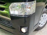 【LEDヘッドライト】悪天候や夜間走行時も良好な視界を確保し安心して運転できる高輝度LEDヘッドライトを装備!点灯速度が早く、消費電力も抑えられています。