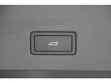 パワーテールゲート(挟み込み防止機能、&rdquo;Easy Open Easy Close機能付)。荷物の積み下ろしに便利な機能です。