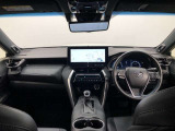 シンプルながら機能性あふれる運転席廻りです。視界性もよく、運転しやすいですよ。