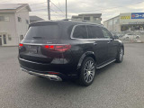 メルセデスが誇るフラッグシップSUV。街中でも比類なき存在感を放ちます。