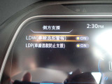 LDW(車線逸脱警報)とLDP(車線逸脱防止支援)が装備されておりドライバーが意図せずに白線を跨ぐと注意を促してくれます♪