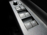 電動格納ミラーを搭載しています!オートモード設定でドアロックの解除と同時に折り畳まれているサイドミラーが展開し、ドアを施錠するとサイドミラーが格納します!快適なドライブをお楽しみください♪