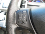 ハンドルにオーディオの操作スイッチが装備されています!視線を前方から外さずハンドルから手を離さずに操作できるのでとっても安全ですね♪