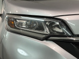 LEDヘッドライトは、点灯の瞬間から最大光量を発揮し、突然暗くなるトンネルなどでの安定感を高めます。