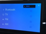 Bluetooth(ブルートゥース)接続機能付き。スマートフォンなどからお気に入りの音楽をワイヤレス再生できます。ドライブがさらに楽しくなりますね。