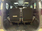 普段のお買い物や通勤、送迎等に十分な荷室スペースを確保しております。セカンドシートを倒すと、大きな荷物の積載も可能です♪
