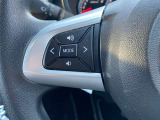 ステアリング左側です。オーディオ操作用スイッチが並びます。