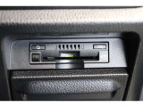 高速道路の利用時に便利なETC。料金所での停車や小銭を探す手間がなくなり快適です♪見た目もすっきりとしたビルトインタイプを装備しています。