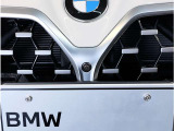 【キドニーグリル】BMWは約90年もの間、ほぼ全ての車両にひと目でBMWだと分かるこの特徴的なフロントグリルが備えられ、デザイン・アイコンとして親しまれてきました。