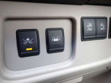 LDW(車線逸脱防止)が装備されておりドライバーが意図せずに白線を跨ぐと注意を促してくれます♪