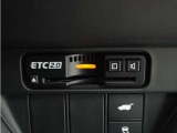 ◆ETC2.0装着◆進化したドライブ体験。料金収受システムだけだったETCが生まれ変わって、高速道路を賢く使うETC2.0に進化しました。多彩な情報サービスが便利で快適なドライブ体験を提供します。