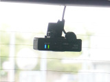 この車にはリアにもドライブレコーダーを装備しております◆映像・音声などを記録する自動車用の装置です。 もしもの事故の際の記録はもちろん、旅行の際の思い出としてドライブの映像を楽しむことができます。