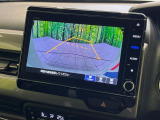 【バックカメラ】駐車時に後方がリアルタイム映像で確認できます。大型商業施設や立体駐車場での駐車時や、夜間のバック時に大活躍!運転スキルに関わらず、今や必須となった装備のひとつです!