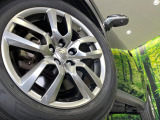 【純正18インチアルミホイール】外観にマッチした純正アルミホイールを装着しております。各種社外アルミホイールや、スタッドレスタイヤも取扱いしております。是非ご相談ください♪
