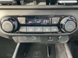 フルオートエアコン 温度設定をすれば自宅のエアコンのように車内の温度をコントロール。前席用シートヒーター付きです。