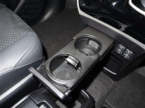 運転席のドリンクホルダー付きでホット一息です♪