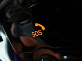 SOSコール/エアバックが展開するような深刻な事故において、自動でSOSコールを発信します。車内で急病人が出るような緊急時は、手動で発信可能です。