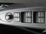 運転席のパワーウインドースイッチ部です。よく触れる場所だからこそ、使用状態があらわれますよね。ぜひこうした所もチェックしてください。