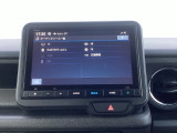 HondaCONNECT対応の便利なナビディスプレー。お持ちのスマートフォンと連携して、ナビやBluetoothでの音楽再生が可能です。デザインはもちろん、操作性も良好です。