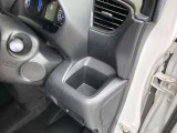 運転席ドリンクホルダー。近くて便利。エアコンの風でほんの少し温度をkeepも