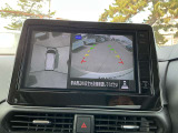 【アラウンドビューモニター】周囲を見渡せる映像で、スムースな駐車をサポートします