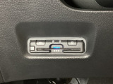 ハンドルの左下にETCがついています。高速道路の料金所の通過も楽々です。 カードの取り出しもしやすい場所についています。