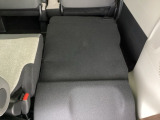 リアシートは簡単に倒すことができるので、ラゲッジルームも広がります。