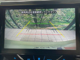 【バックカメラ】駐車時に後方がリアルタイム映像で確認できます。大型商業施設や立体駐車場での駐車時や、夜間のバック時に大活躍!運転スキルに関わらず、今や必須となった装備のひとつです!