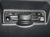 【ETC2.0装着車】カーナビと連携させることで全国の「ITSスポット」と双方向通信し渋滞を回避するルートを案内します。情報配信を受けるたびに最速のルートを再検索。料金所もストレスなく通過できます。