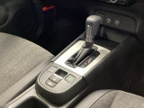 スマートな電子制御式パーキングブレーキに加え、渋滞時などでブレーキペダルから足を離しても停車を維持するオートブレーキホールド機能により、運転がより快適になります。