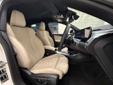 【コックピットシート】BMW車の主役席。車体中央にくる様に配置し車両重心とが一致する事でドライバーと車との一体感あるドライビングを実現。人間工学に基づき形成した形状が長時間のドライブ疲労も軽減します!