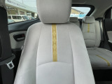 運転席にはドライバーの体型や好みに応じて前後方向だけでなく、高さの調整ができるシートリフターを装備!