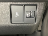 ハンドルの右側にはヘッドライトレベライザーとVSA(ABS+TCS+横滑り抑制)の解除スイッチがついています。ヘッドライトレベライザーは道路状況や積荷の加重に応じてライトの高さを調節できます。