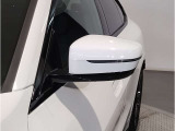 【BMWミラー】視認性の高いスタイリッシュなミラー。自動防眩機能も付いており夜間のドライビングをサポートします。