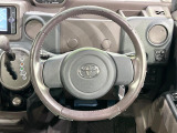 【純正革巻きステアリング】上質な革を使用することで、手にしっかり馴染みとても運転しやすいハンドルです♪