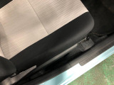 痛みの出やすい運転席シートの角、フロアマット、座面、ともに良好です