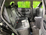 後部座席も気になるようなキズ・汚れやへたり等、大きなダメージはなく、良好な状態です。