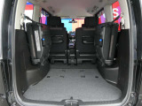 三列目のシートをたたむとそこにはとっても大きなラゲッジスペースが!ホームセンターで大きなお買い物したって大丈夫!