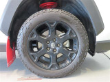 純正のアルミホイール装着車です。タイヤサイズは225/60R18です。