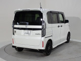 プライバシーガラスが装備されています。外を見るときには気にならずに、後方車両からは車内が見えにくい設計です、周りを気にせず、快適に運転できますよ。