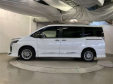 両側パワースライドドア付きだから、狭い駐車スペースなどでの 乗り降りラクラク!小さなお子さまのいるご家庭には嬉しい装備。