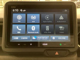 スマホとつなげば地図アプリでナビとして使えるGathersディスプレイオーディオです。Bluetoothオーディオ機能もありますので、スマートフォンなどの音楽も再生できます。