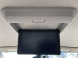 後席用モニターが付いているので、渋滞でも後部座席の方を飽きさせません♪